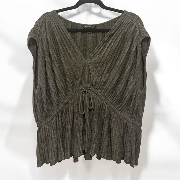 Banana Republic Charcoal Knit Pleated Top Size XL - Picture 2 of 6